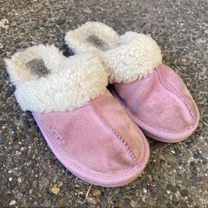 UGG Girl's Size 2 Moccasins, pink